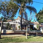 Casona La Florida Con Parque Y Pileta, A Una Cuadra Del Rio
